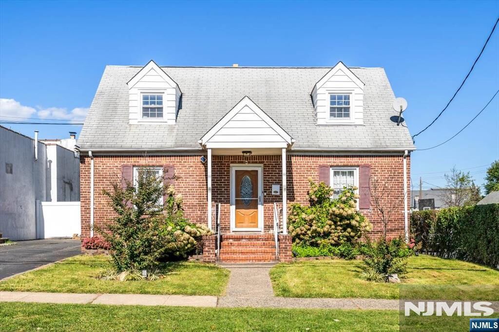 Property Photo:  54 Hancox Avenue  NJ 07110 