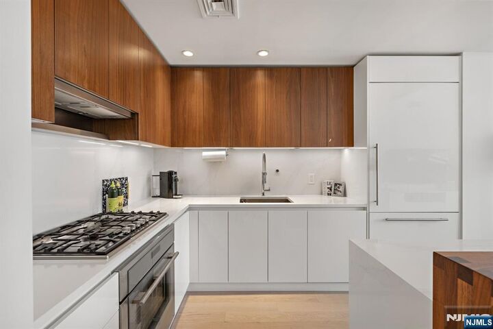 Property Photo:  1000 Maxwell Lane Ph12g  NJ 07030 