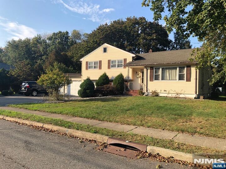 Property Photo:  34 Cathyann Court  NJ 07470 