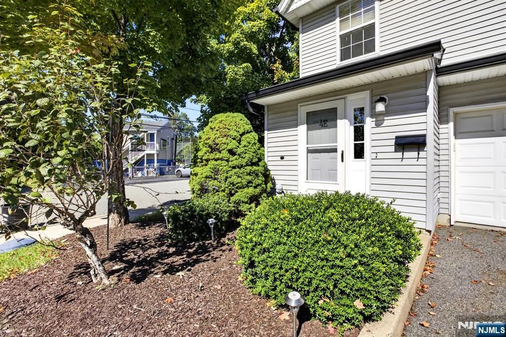 Property Photo:  4 Star Lake Road E  NJ 07403 