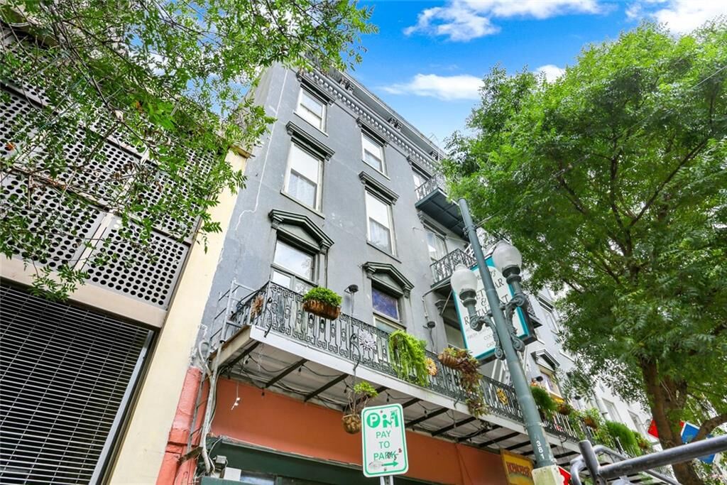 Property Photo:  137 Carondelet Street 101  LA 70130 
