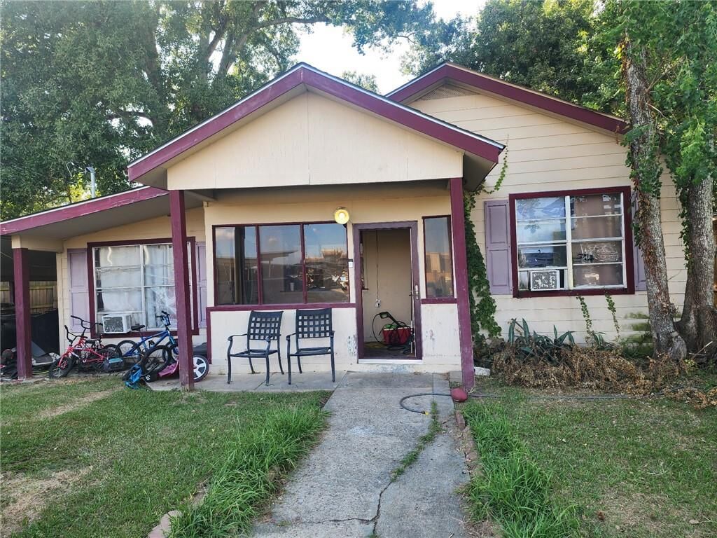 Property Photo: 615 N Pleasant Avenue LA 70737