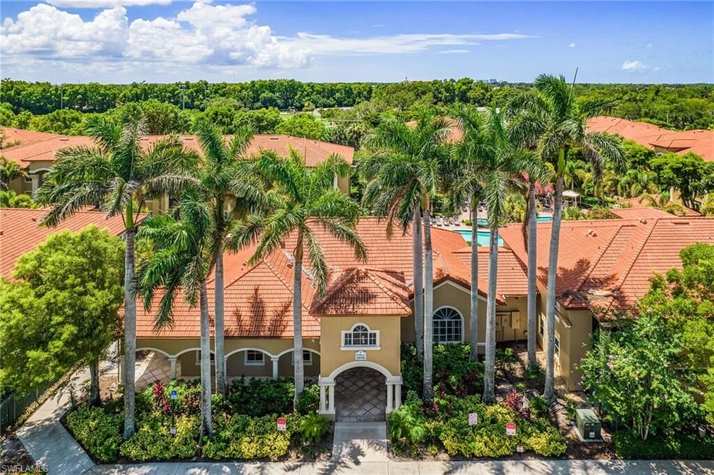 Property Photo: 8920 Colonnades Ct E 524 FL 34135