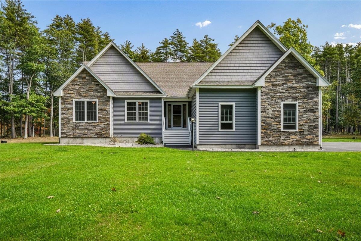 Property Photo:  3 Moeckel Road  NH 03087 