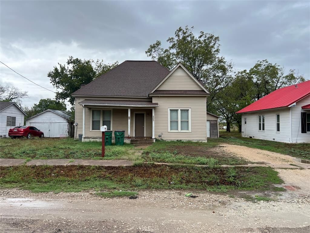 Property Photo: 505 Cowan TX 76664