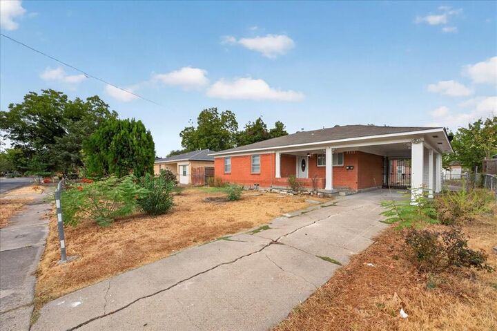 Property Photo:  1919 Yucca Drive  TX 75217 