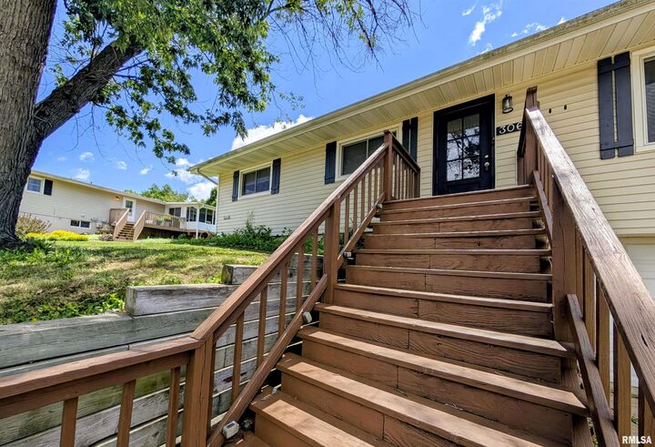 Property Photo: 306 Pontiac Road IL 61554