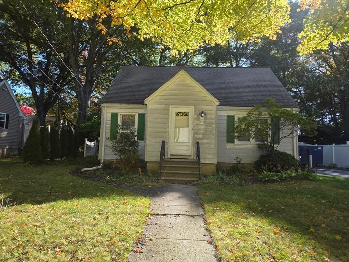 Property Photo:  20 Ridgewood Rd  MA 01606 