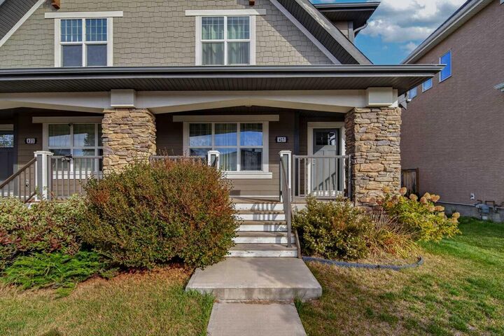 Property Photo:  427 Mahogany Boulevard SE  AB T3M 1Z5 