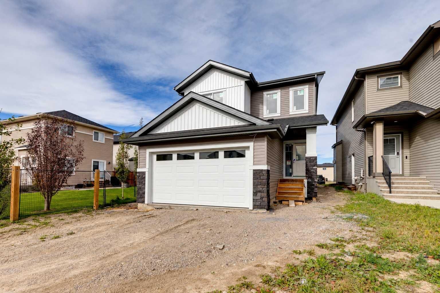 Property Photo: 844 Hampshire Crescent NE AB T1V 0E4
