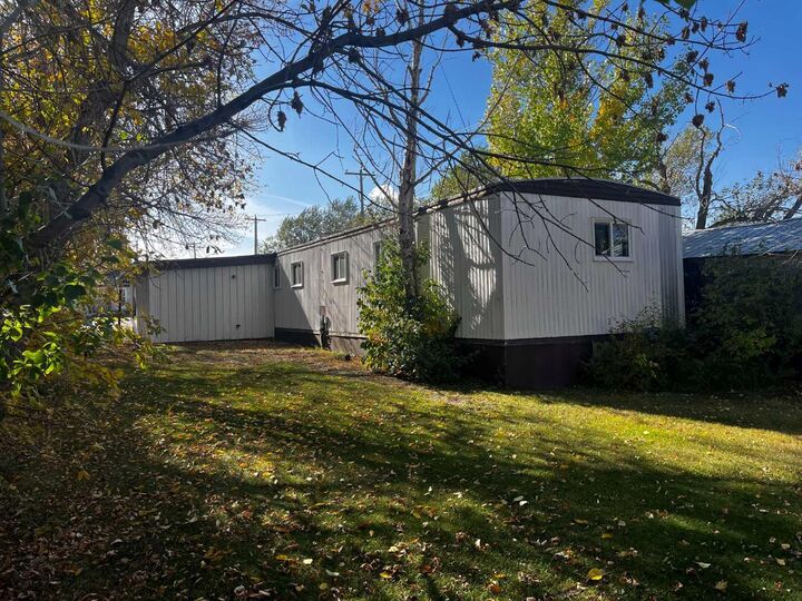 Property Photo:  240 2 Avenue W  AB T0J 1S0 