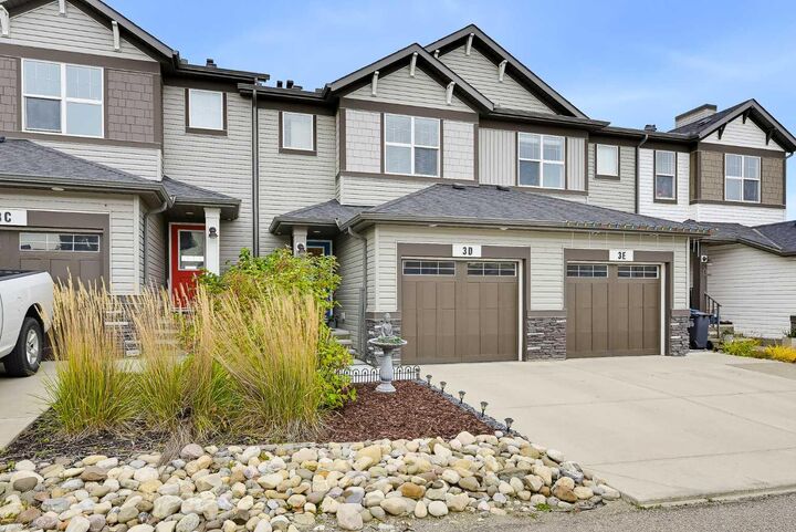 Property Photo:  3D Heritage Drive  AB T4C 2N7 