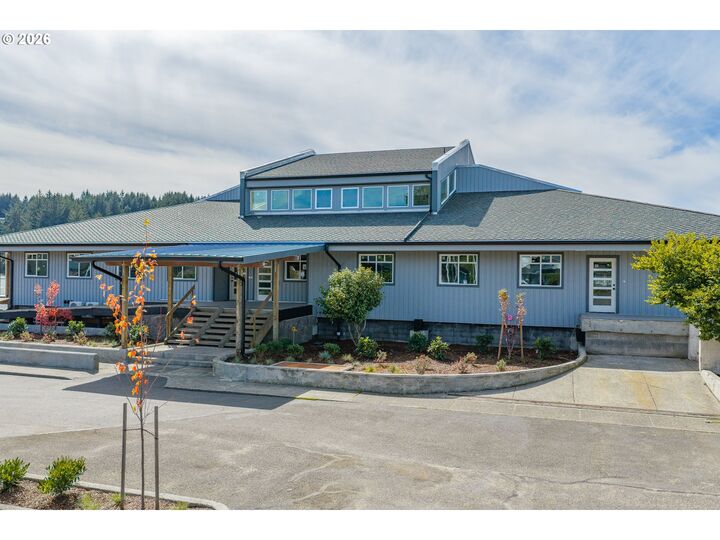 Property Photo: 1150 Bay St D OR 97439