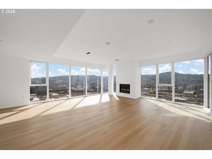 Property Photo:  1075 NW Northrup St 2414  OR 97209 