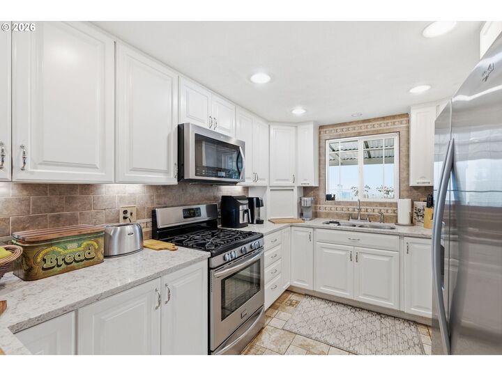 Property Photo:  33025 Camas Swale Rd  OR 97426 