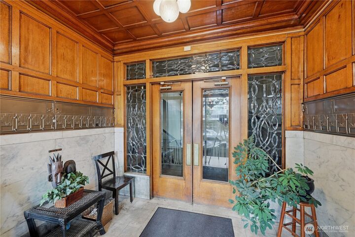 Property Photo:  7  Harrison Street 2  WA 98109 