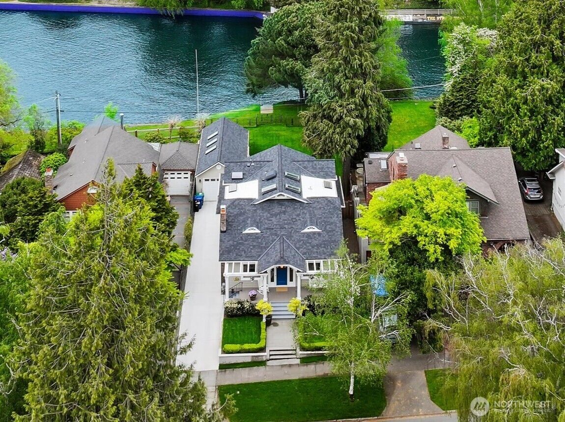 Property Photo:  1852 E Shelby Street  WA 98112 