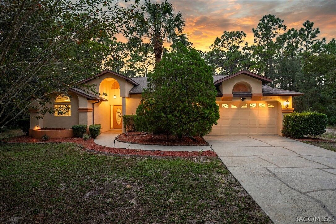 Property Photo: 4622 N Pink Poppy Drive FL 34465
