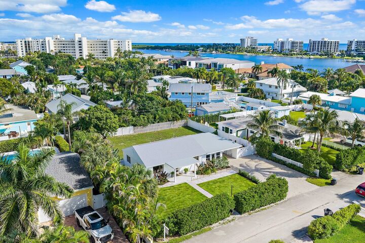 Property Photo: 3437 Palm Court FL 33469