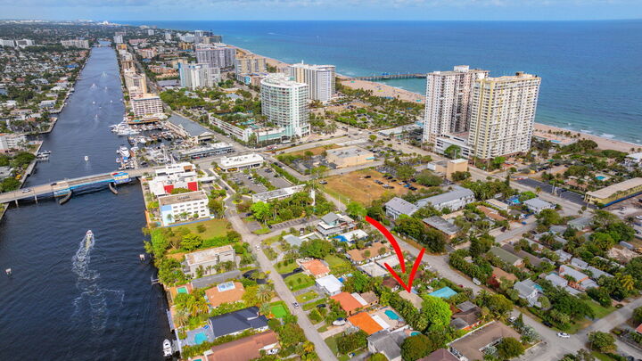 Property Photo: 305 Hibiscus Avenue FL 33062