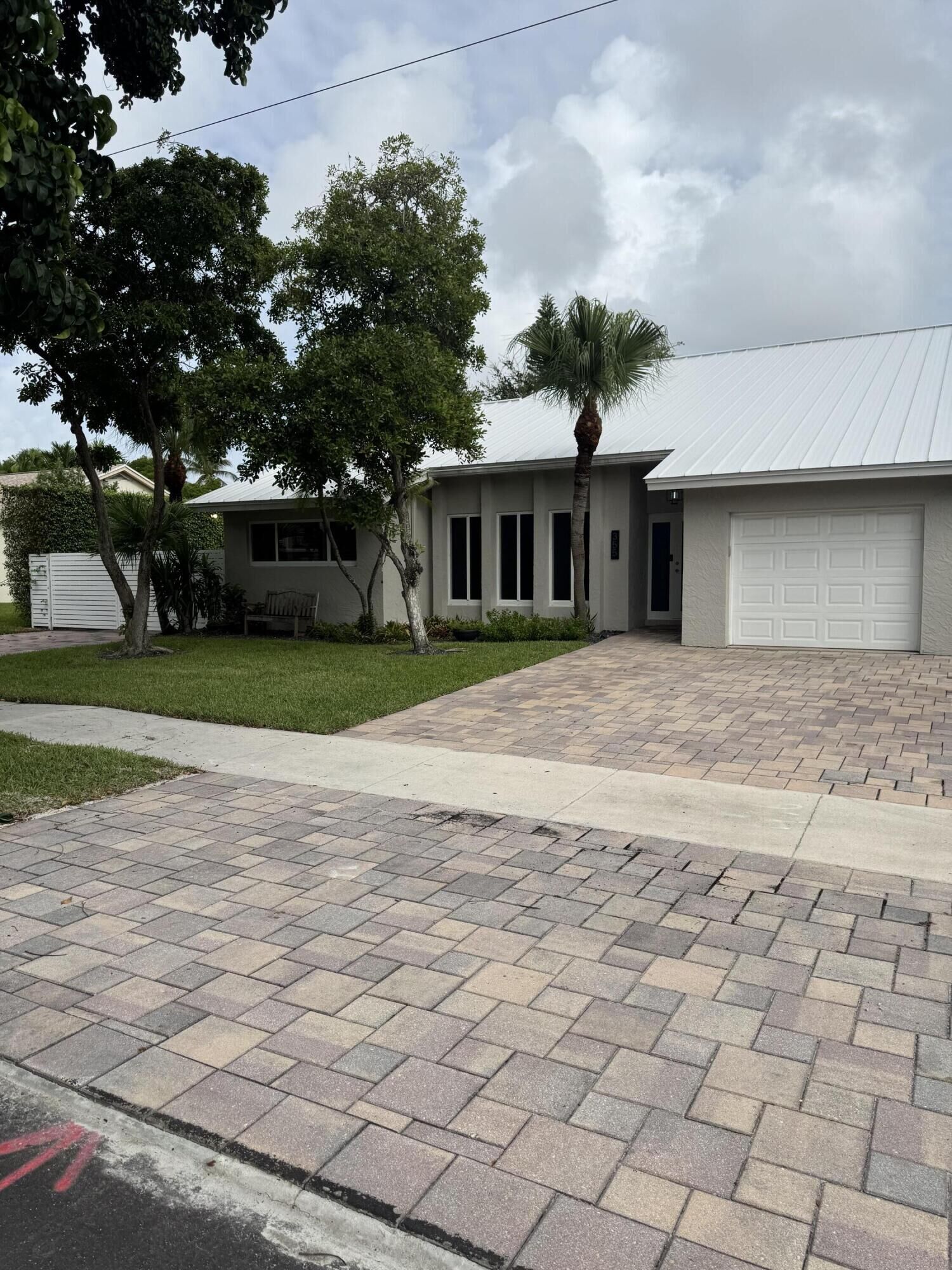 Property Photo: 355 SE 7th Street FL 33004