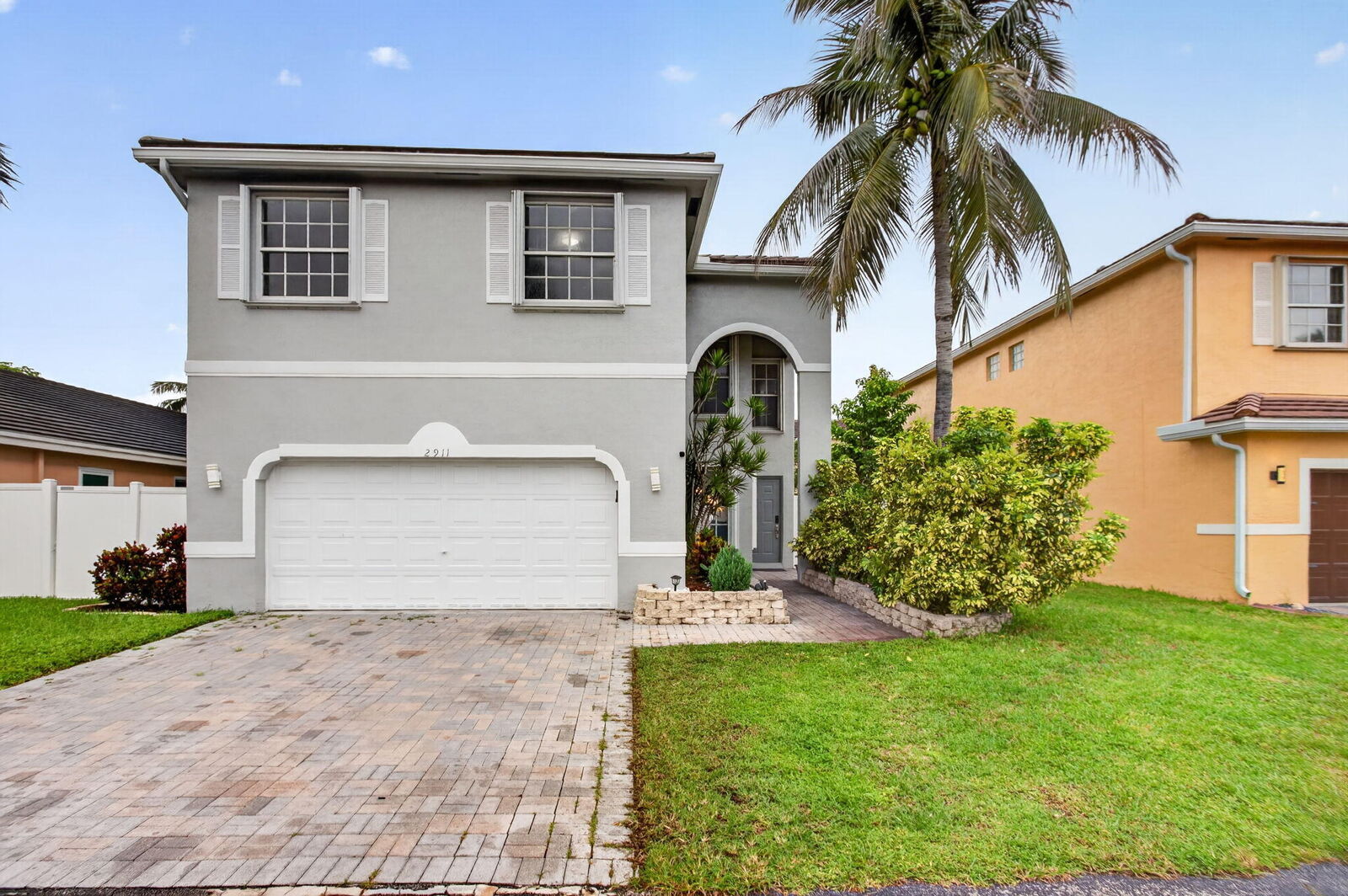 Property Photo: 2911 E Sable Circle FL 33063