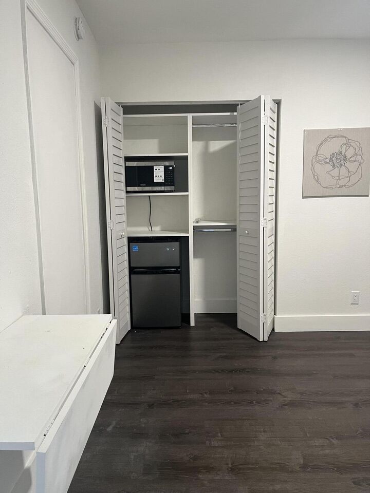 Property Photo:  2300 NW 6th Street 4  FL 33311 