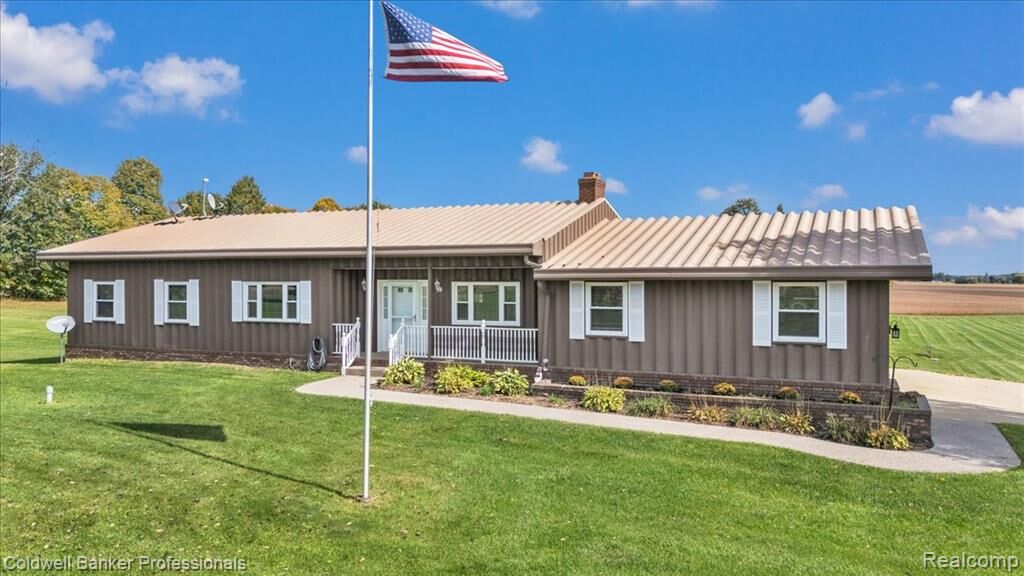 Property Photo: 2110 N Blacks Corners Road MI 48444