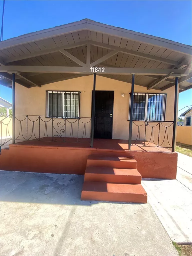 Property Photo: 11842 Success CA 90059