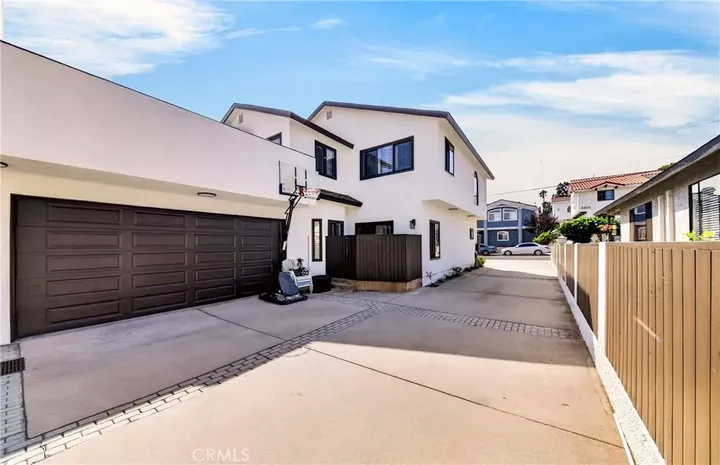 Property Photo: 2405 Clark Lane A CA 90278
