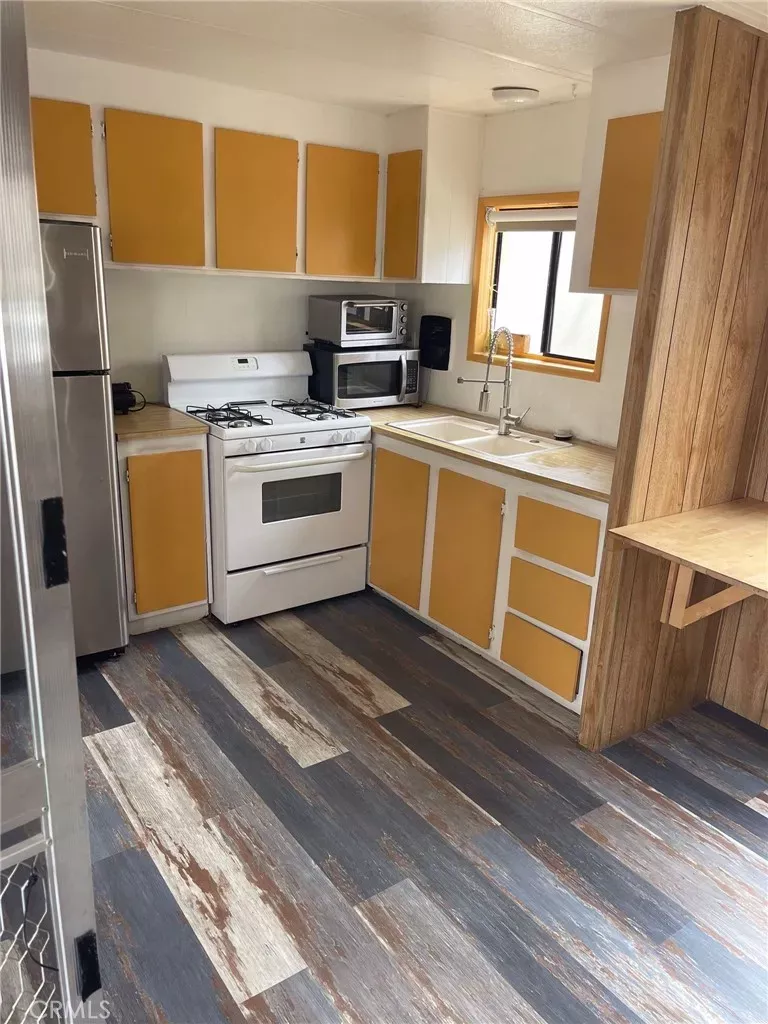 Property Photo:  11250 Playa 108  CA 90230 