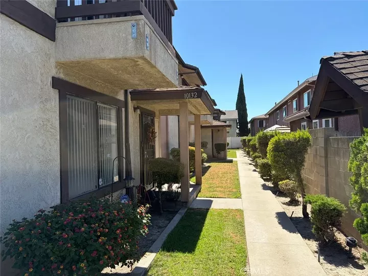 Property Photo:  10134 Walnut Street  CA 90706 