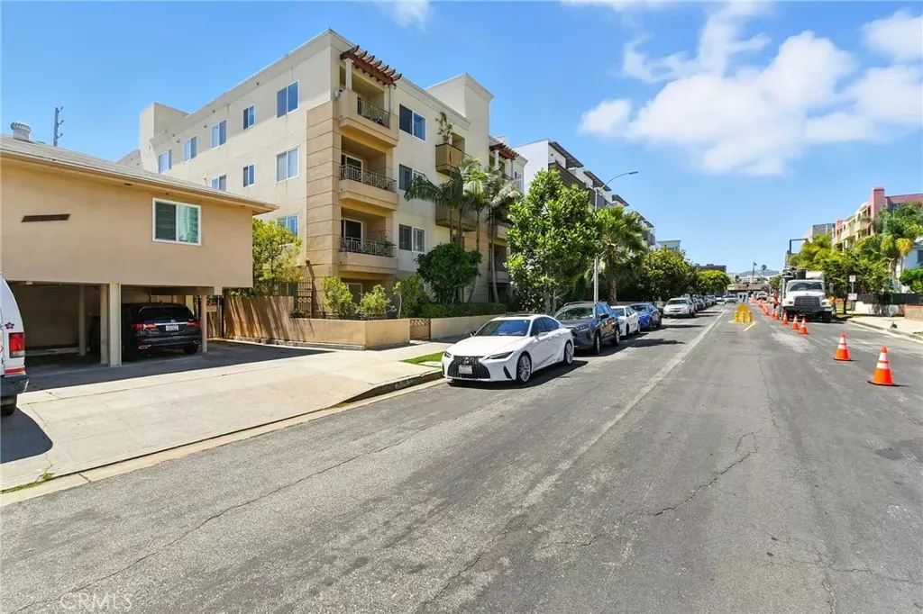 Property Photo:  1241 S Westgate Avenue 202  CA 90025 
