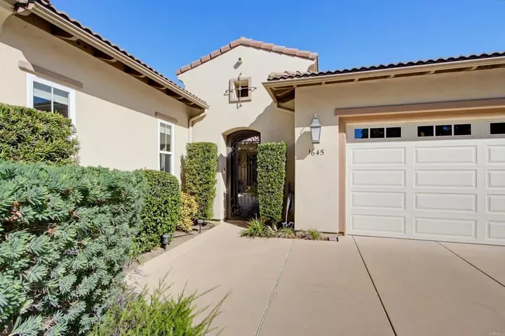 Property Photo:  1645 Loch Ness Drive  CA 92028 