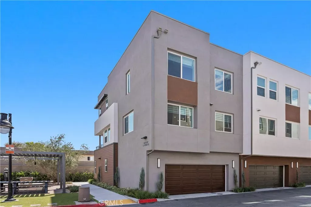 Property Photo:  651 S Lyon Street  CA 92705 