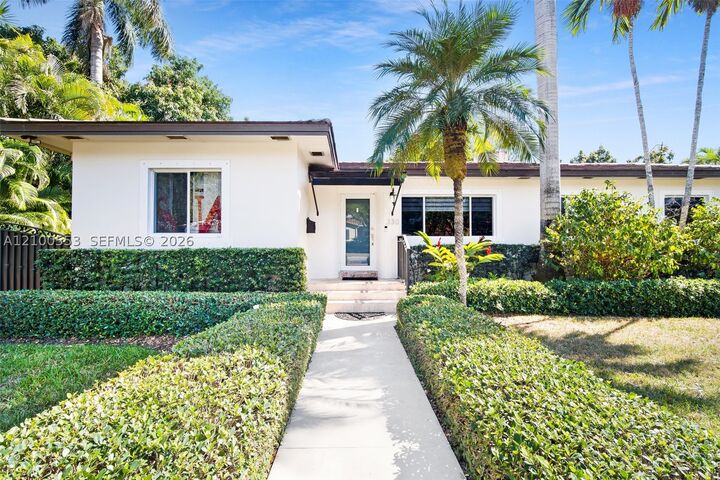 Property Photo: 330 Viscaya Ave FL 33134