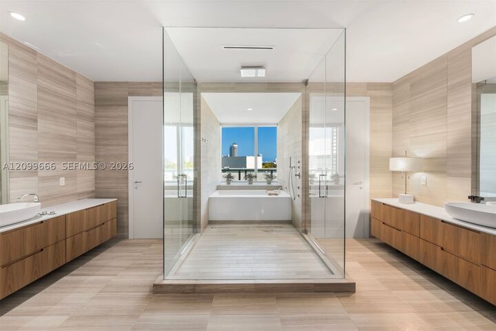 Property Photo:  4701 N Meridian Ave 512  FL 33140 