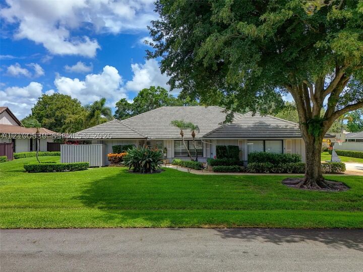 Property Photo:  15 W Balfour Rd W  FL 33418 