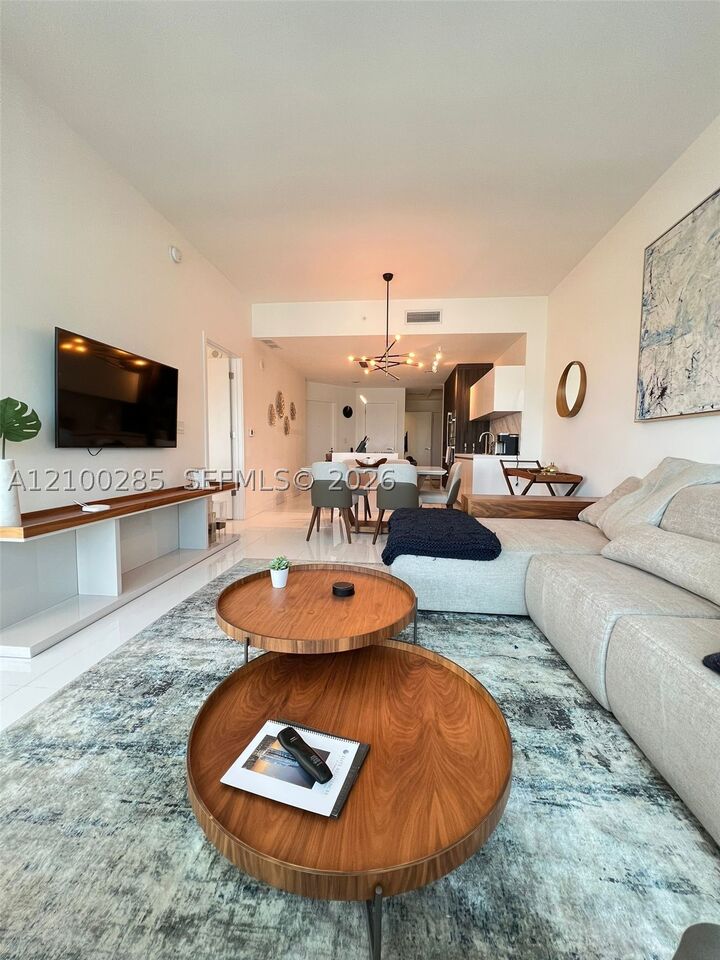 Property Photo:  851 NE 1st Ave 1906  FL 33132 