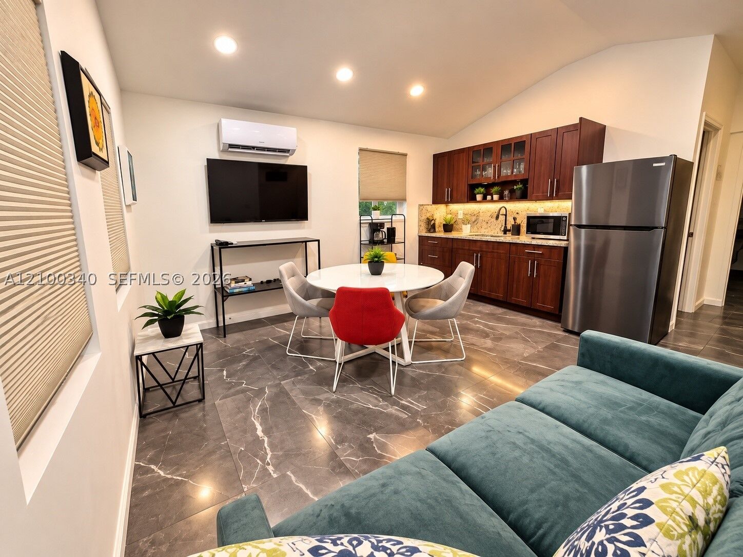 Property Photo:  1931 Arthur St 2  FL 33020 