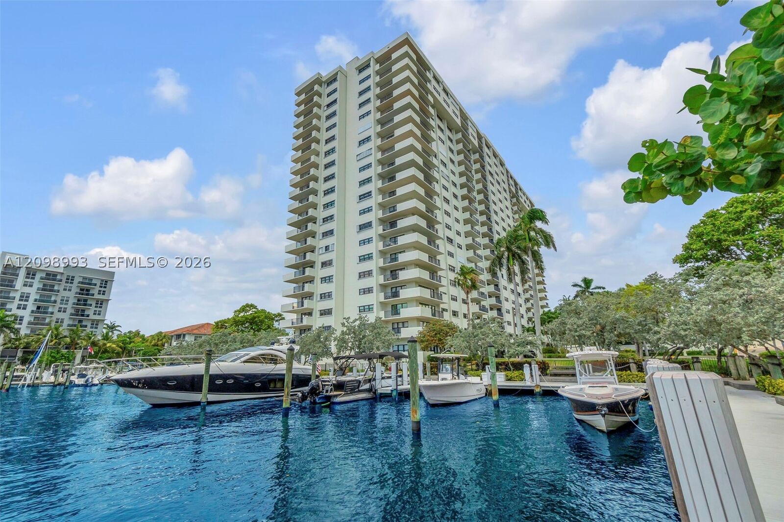 Property Photo: 3200 Port Royale Dr N 806 FL 33308