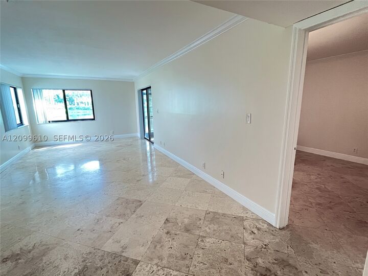 Property Photo: 153 Lakeview Dr 103 FL 33326