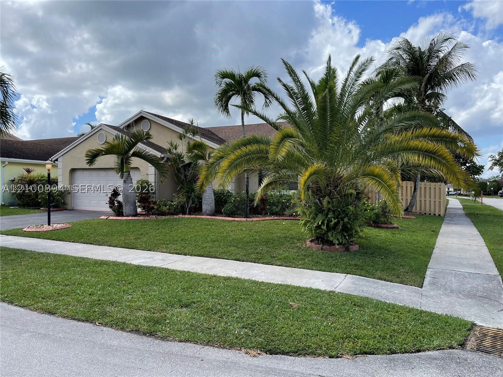 Property Photo: 1297 SW 151st Ave 1297 FL 33326