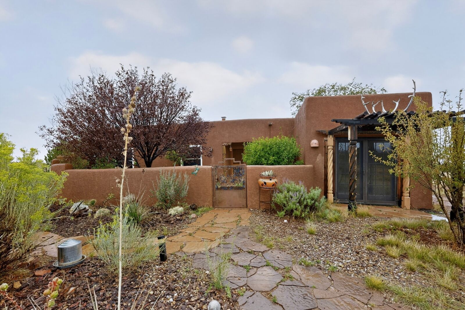 Property Photo: 6 Enebro Place NM 87508