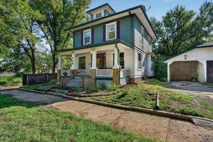 Property Photo:  726 SW Buchanan St  KS 66606 