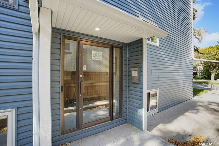 Property Photo:  720 8th Street E 104  SK S7H 0R3 