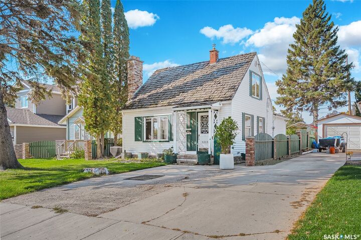 Property Photo:  1315 2nd Avenue N  SK S7K 3E6 