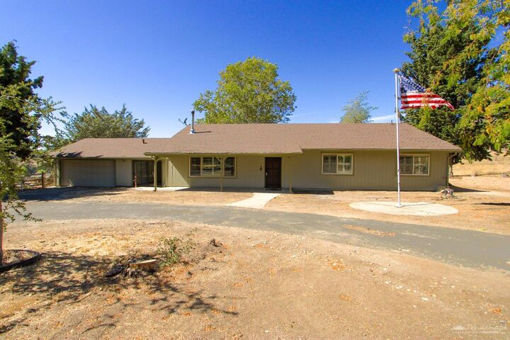 Property Photo: 23821 Coyote Court CA 93561