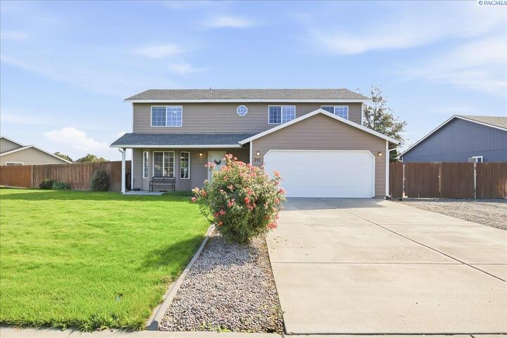 Property Photo: 201 W 48th Ave WA 99337