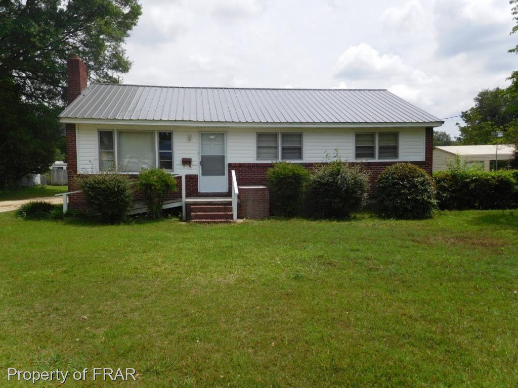 Property Photo: 713 Harris Avenue NC 28376